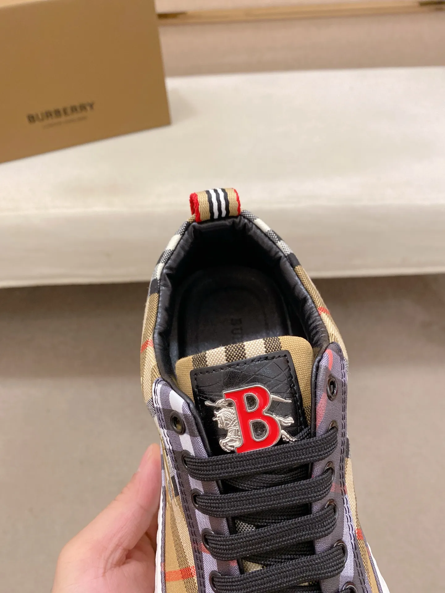 Men's shoes 💰: 420💰🇮🇹🇮🇹BURBERRY's top purchasing agents are available simultaneously at the counter. 🔍🔍On sale at the same time. Positive code number: 38-44 Italian imported first-layer cowhide with fabric. Fully imported sheepskin lining, sole: the original sole is specially provided by the original factory, the exclusive movable molded sole is super comfortable, the original factory follows the order, 🔍🔍high quality, you can go in and out of the counter at will, welcome to compare. Can be customized. 45 non-refundable
